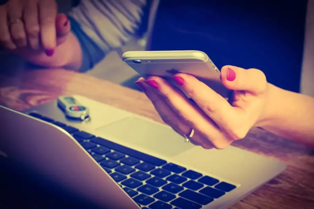 سایت یا اپلیکیشن؟ کدام برای کسب و کار شما مناسب است؟