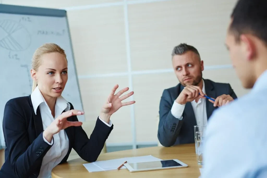 یک مشاور کسب و کار خوب باید دارای چه ویژگی‌هایی باشد؟